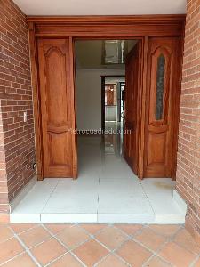 Casa de 5 alcobas en venta en Alhambra, Bogotá, 300 m² · foto 3 de 20