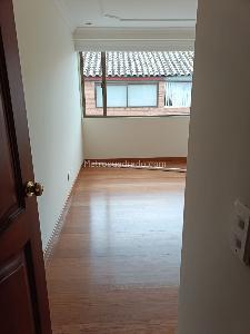 Casa de 5 alcobas en venta en Alhambra, Bogotá, 300 m² · foto 9 de 20