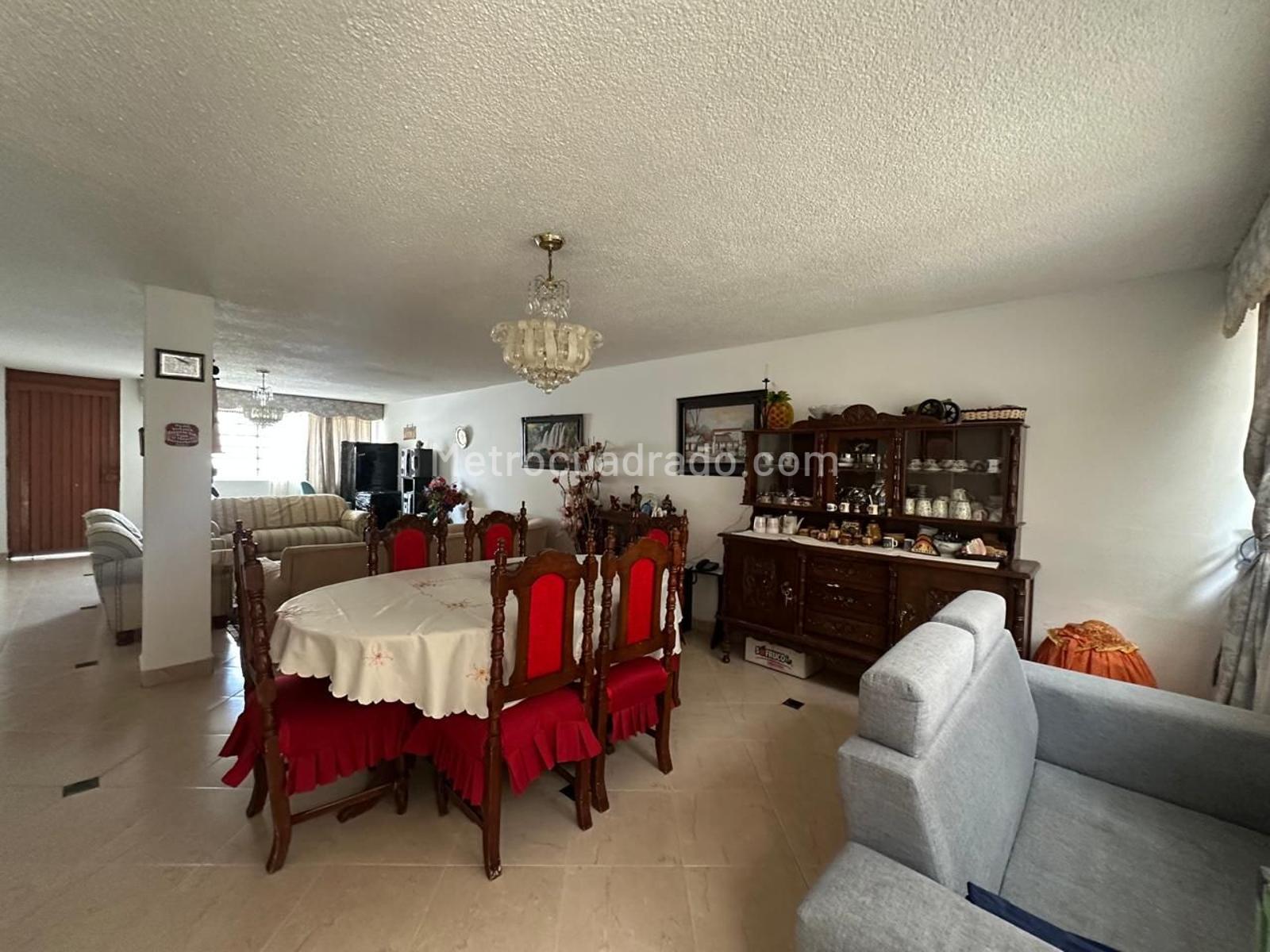 Casa de 5 habitaciones en venta en San Fernando, Bogotá — imagen 1 de 20