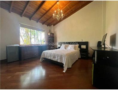 Casa de 4 alcobas en venta en El Poblado El Tesoro, Medellín, 600 m² · foto 2 de 13