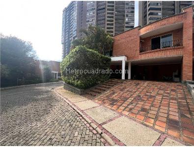 Casa de 4 alcobas en venta en El Poblado El Tesoro, Medellín, 600 m² · foto 7 de 13