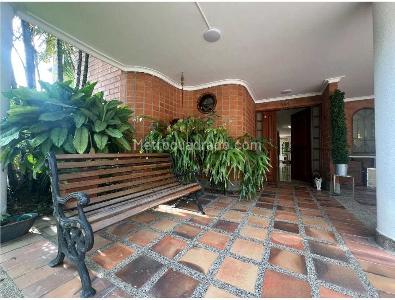 Casa de 4 alcobas en venta en El Poblado El Tesoro, Medellín, 600 m² · foto 4 de 13