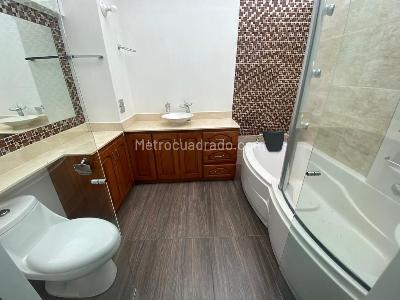 Apartamento en venta en El Poblado El Tesoro, Medellín · foto 17 de 18