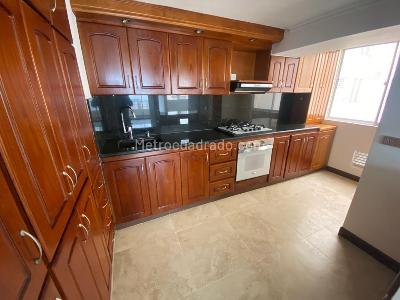 Apartamento en venta en El Poblado El Tesoro, Medellín · foto 2 de 18