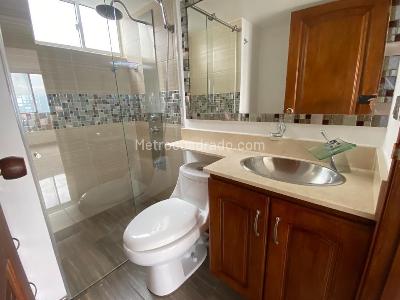Apartamento en venta en El Poblado El Tesoro, Medellín · foto 9 de 18
