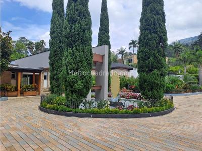 Casa de 5 alcobas en venta en Loma De Los Balsos, Medellín · foto 2 de 20
