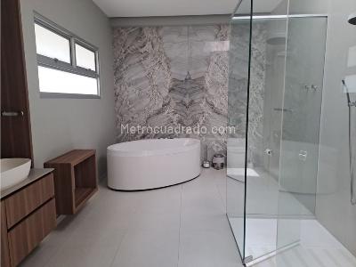 Casa de 5 alcobas en venta en Loma De Los Balsos, Medellín · foto 8 de 20