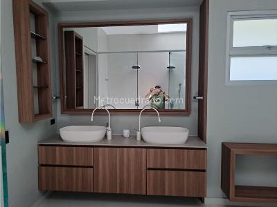 Casa de 5 alcobas en venta en Loma De Los Balsos, Medellín · foto 9 de 20
