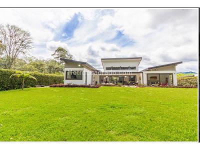 Casa de 5 alcobas en venta en Rionegro, Rionegro, 450 m² · foto 2 de 20
