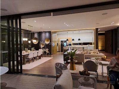Apartamento de 3 alcobas en venta en El Poblado, Medellín, 475 m² · foto 4 de 5