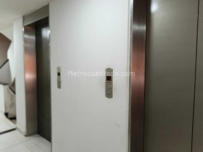 Apartaestudio en venta en Chico Norte Iii, Bogotá, 41 m² · foto 9 de 14