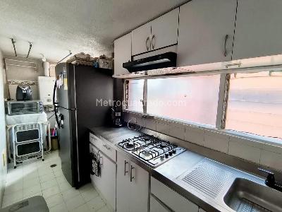 Apartamento de 3 alcobas en venta en Rafael Nuñez, Bogotá, 80 m² · foto 11 de 14