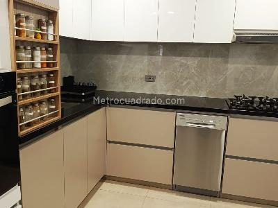 Apartamento de 3 alcobas en venta en Chico Navarra, Bogotá, 150 m² · foto 12 de 20