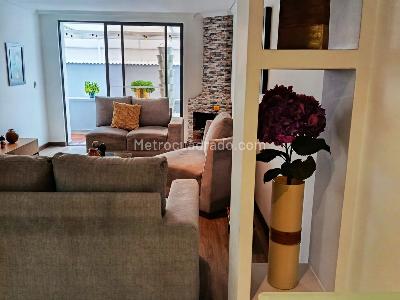 Apartamento de 3 alcobas en venta en Chico Navarra, Bogotá, 150 m² · foto 3 de 20