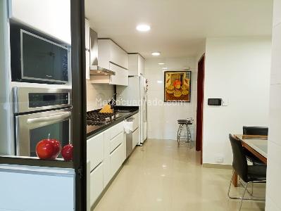 Apartamento de 3 alcobas en venta en Santa Barbara Central, Bogotá, 166 m² · foto 13 de 20