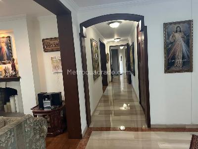 Apartamento de 4 alcobas en venta en Ciudad Salitre Oriental, Bogotá, 272 m² · foto 3 de 13
