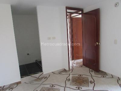 Apartamento de 3 alcobas en venta en Parque Campestre 15, Soacha, 44 m² · foto 4 de 7