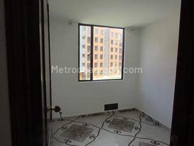 Apartamento de 3 alcobas en venta en Parque Campestre 15, Soacha, 44 m² · foto 3 de 7