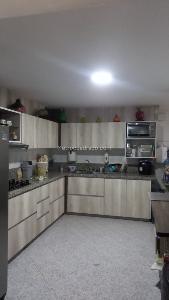 Casa de 5 alcobas en venta en Altos De Cabecera, Bucaramanga, 90 m² · foto 5 de 6