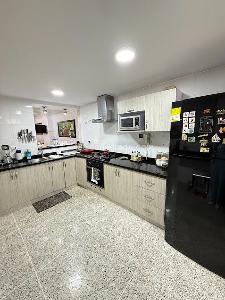 Apartamento de 4 alcobas en venta en Sotomayor, Bucaramanga, 129 m² · foto 3 de 14