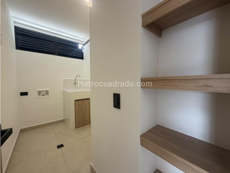 Piso – Medellín, La Castellana, Laureles-Estadio - Más