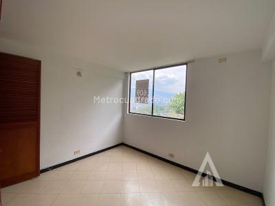 Apartamento de 2 alcobas en venta en Loma Del Indio, Medellín, 67 m² · foto 12 de 18