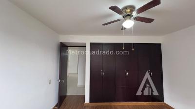 Apartamento de 3 alcobas en arriendo en Castropol, Medellín, 146 m² · foto 10 de 20