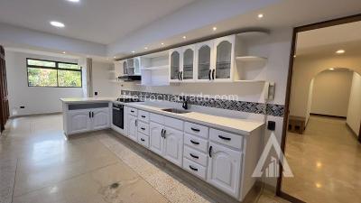 Apartamento de 4 alcobas en arriendo en El Poblado, Medellín, 220 m² · foto 3 de 20