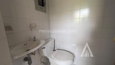 Apartamento de 4 alcobas en arriendo en El Poblado, Medellín, 220 m² · foto 4 de 20
