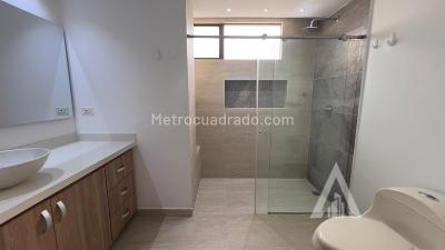 Apartamento de 4 alcobas en arriendo en El Poblado, Medellín, 220 m² · foto 8 de 20