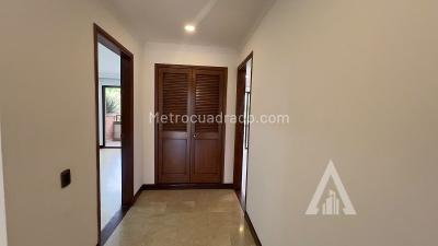 Apartamento de 4 alcobas en arriendo en El Poblado, Medellín, 220 m² · foto 14 de 20