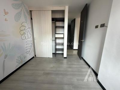 Apartamento de 3 alcobas en arriendo en Los Colores, Medellín, 76 m² · foto 2 de 15