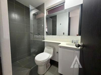 Apartamento de 3 alcobas en arriendo en Los Colores, Medellín, 76 m² · foto 3 de 15