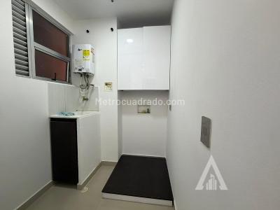 Apartamento de 3 alcobas en arriendo en Los Colores, Medellín, 76 m² · foto 9 de 15