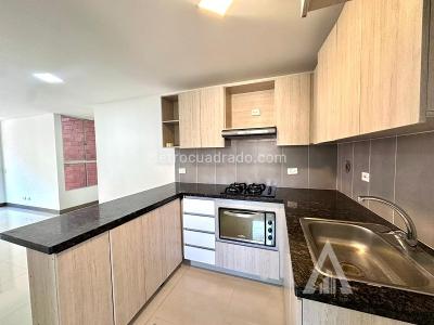 Apartamento de 3 alcobas en arriendo en Envigado, Envigado, 84 m² · foto 2 de 20