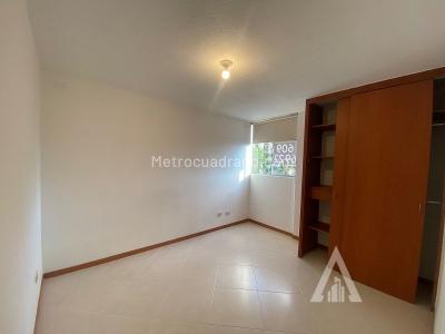 Apartamento de 2 alcobas en arriendo en Loma Del Indio, Medellín, 58 m² · foto 4 de 13