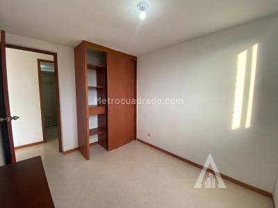 Apartamento de 2 alcobas en arriendo en Loma Del Indio, Medellín, 58 m² · foto 5 de 13