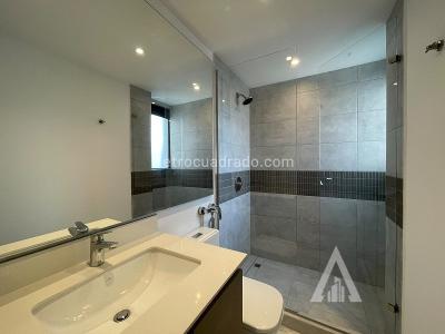 Apartamento en arriendo en Castropol, Medellín · foto 3 de 11