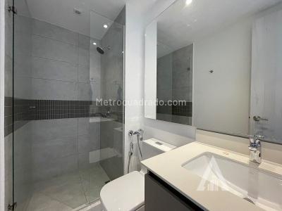 Apartamento en arriendo en Castropol, Medellín · foto 4 de 11