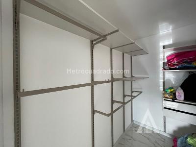 Apartamento en arriendo en Castropol, Medellín · foto 6 de 11