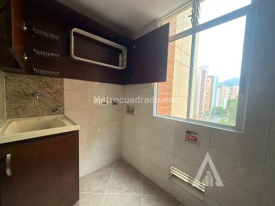 Apartamento en arriendo en Los Colores, Medellín · foto 3 de 11