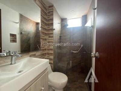 Apartamento en arriendo en Los Colores, Medellín · foto 9 de 11