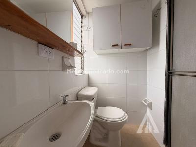 Apartamento de 2 alcobas en arriendo en Loma Del Indio, Medellín, 85 m² · foto 3 de 10