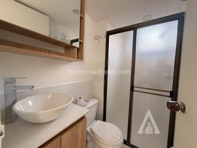 Apartamento de 2 alcobas en arriendo en Loma Del Indio, Medellín, 85 m² · foto 5 de 10