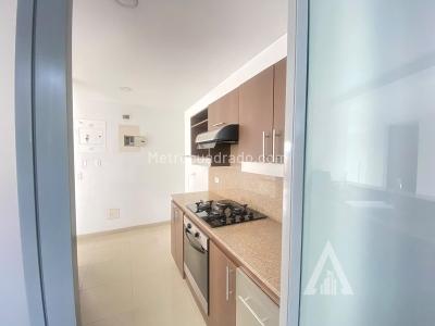 Apartamento de 2 alcobas en venta en El Poblado, Medellín, 120 m² · foto 2 de 20