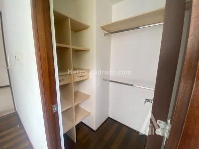 Apartamento de 2 alcobas en venta en El Poblado, Medellín, 120 m² · foto 3 de 20