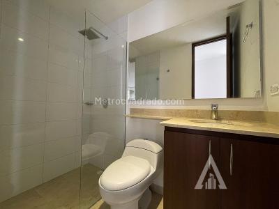 Apartamento de 3 alcobas en arriendo en Av Las Palmas, Medellín, 70 m² · foto 2 de 10