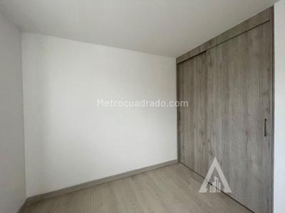 Apartamento de 3 alcobas en venta en El Poblado, Medellín, 77 m² · foto 3 de 8