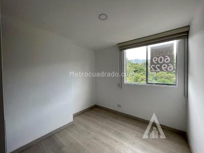 Apartamento de 3 alcobas en venta en El Poblado, Medellín, 77 m² · foto 4 de 8
