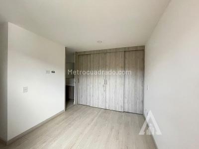 Apartamento de 3 alcobas en venta en El Poblado, Medellín, 77 m² · foto 6 de 8